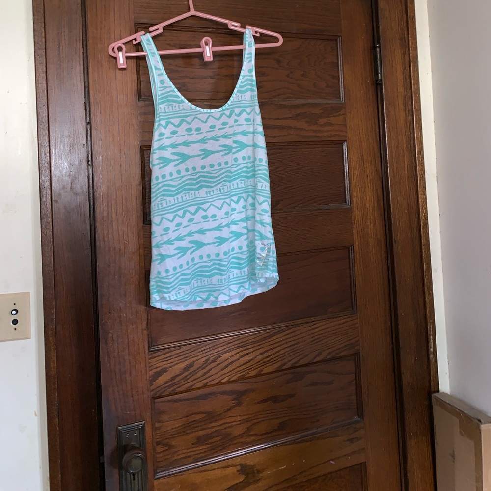 Victoria’s Secret Pink tank tops